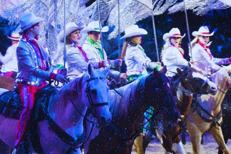 What to Expect at Dolly Parton’s Stampede Holiday Show